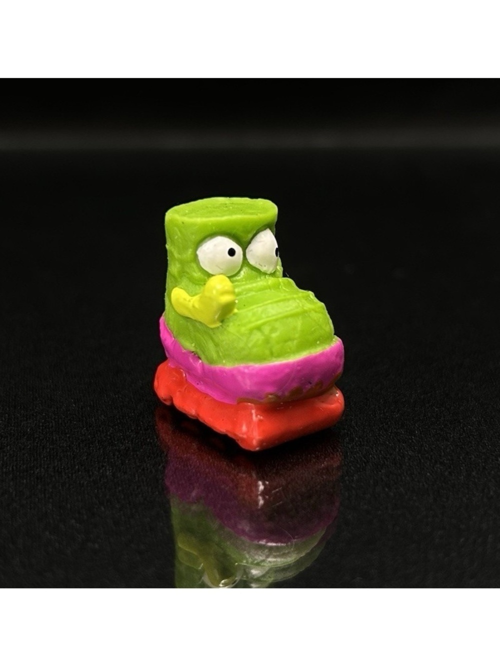 The Trash Pack Series 3 Rotten Rollerblade Common Trashie